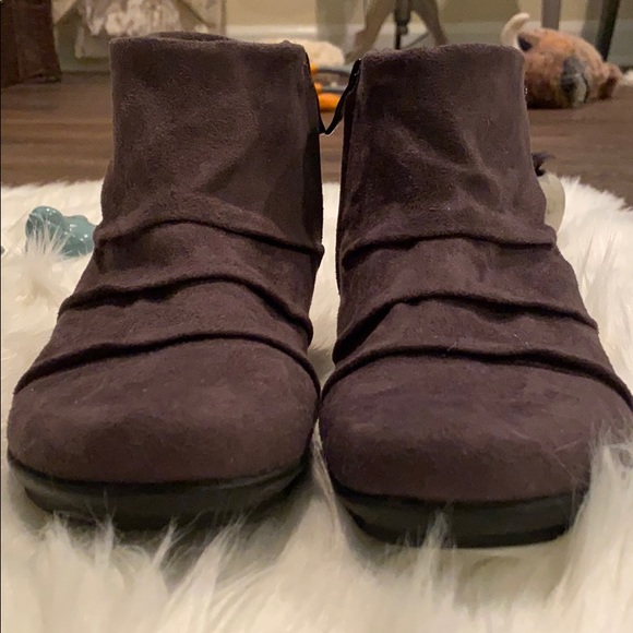 NWOT Bussola Ladies Booties - Picture 4 of 9